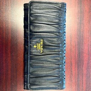 Authentic Prada wallet. Never been used.